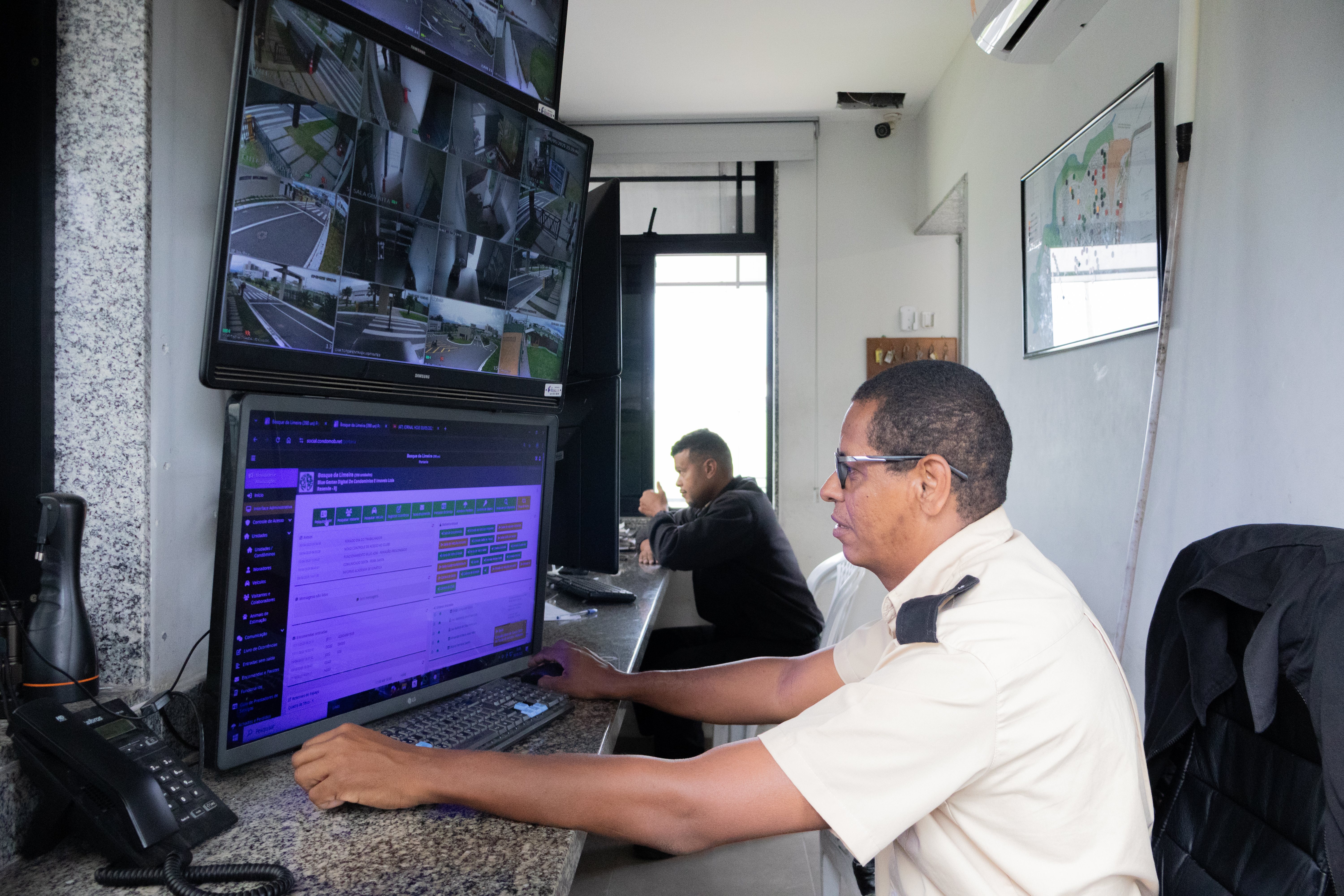 Monitoramento por câmeras em operação